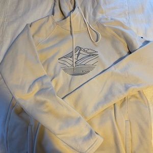 Columbia Cream sweatshirt. Size S